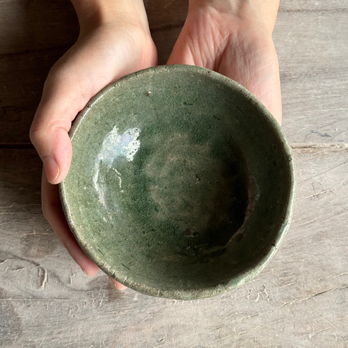灰釉茶碗 092 夏茶碗 抹茶茶碗 手びねり 陶器 緑 貫入 茶碗・めし碗 咲