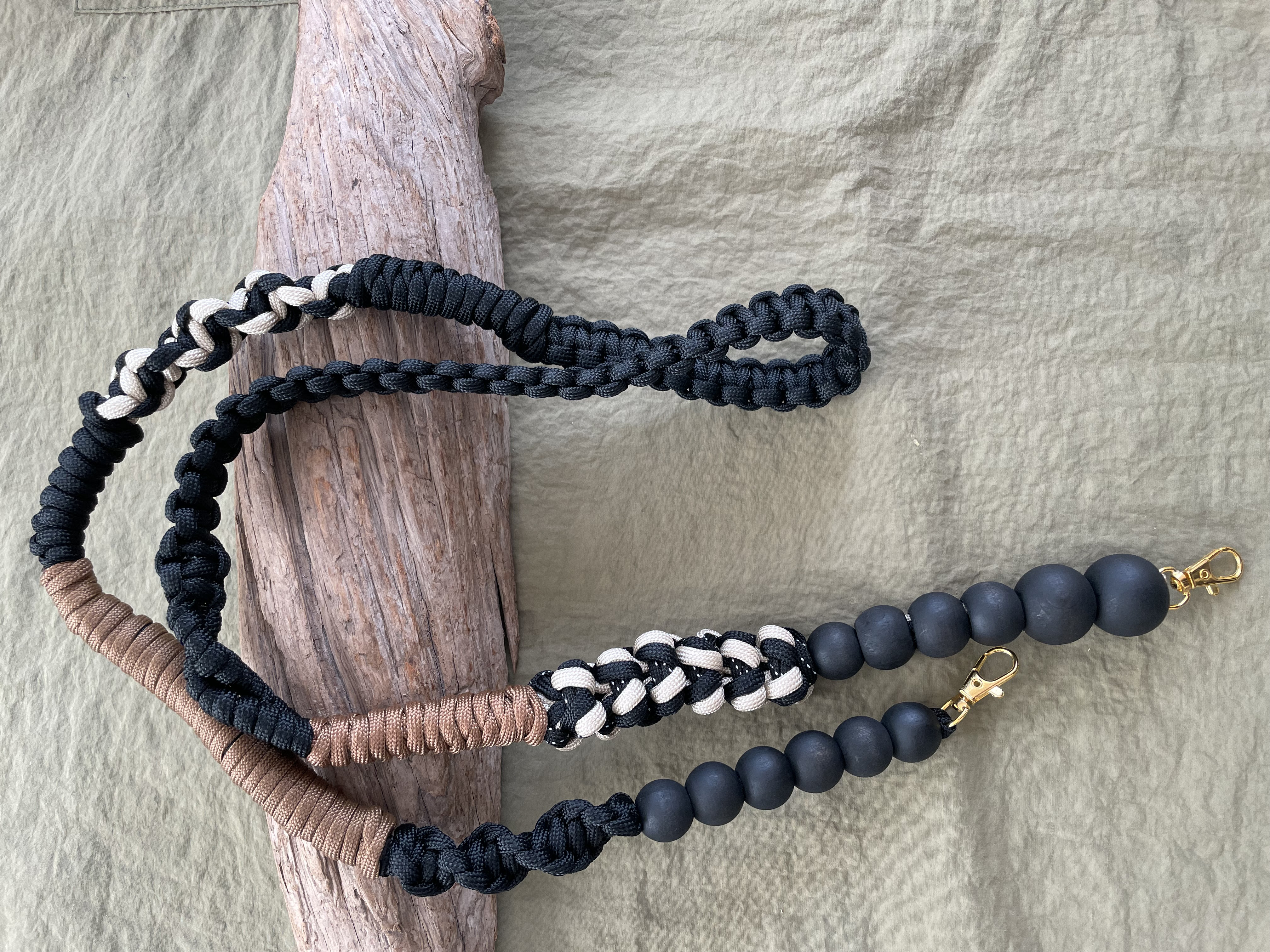 wood ballとパラコードのストラップ　monotone×brown  mix