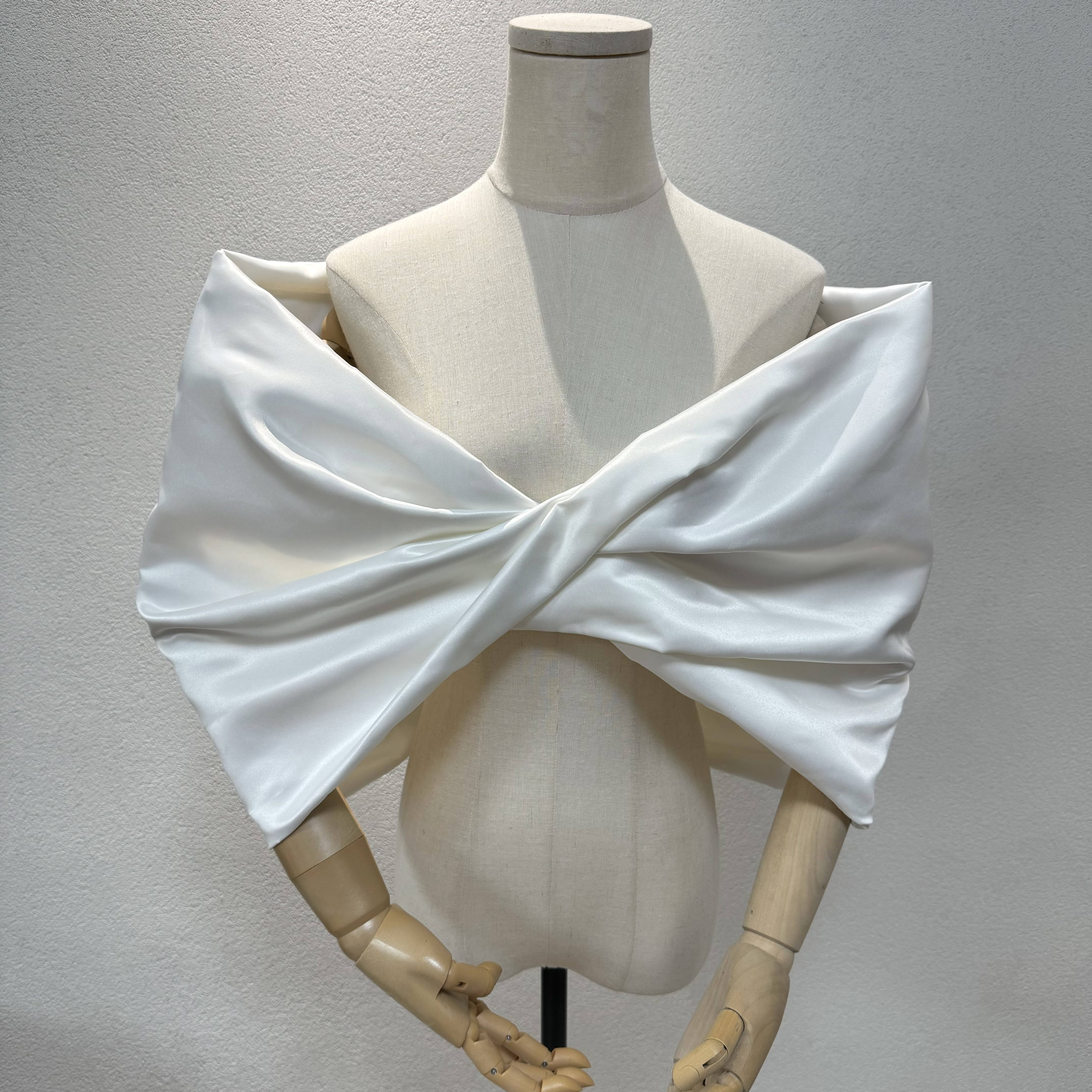 豪華！立体的なリボン冬婚オフホワイト/ピンク/ブラック/シャンペン色など　オーダー可能2次会ケープ/ポンチョ/ショール