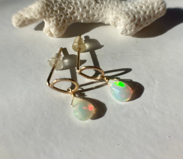 *14kgf*　Ethiopian Opal Gold Stud Earrings 【宝石質】エチオピア産ウェロオパール 2枚目の画像