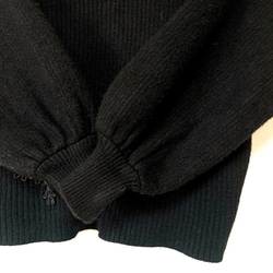 ふんわり柔らか暖かボトルネックのぽわん袖レースモチーフニット　レイヴンブラック 12枚目の画像