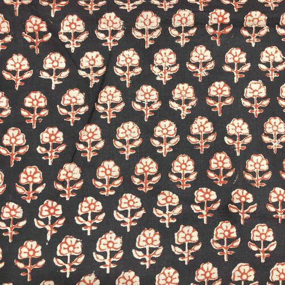 【50cm單位】黑紅小花印度手版印花布料棉質 第2張的照片