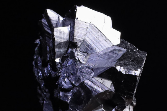 世界最大のマンガン鉱床産 ビクスビ鉱 クラスター 72g 金属元素が主 希少鉱物 黒光り美 天然石 結晶 鉱物 標本 1枚目の画像