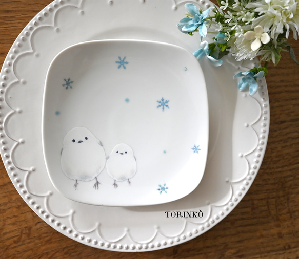 銀製　花柄食器皿　木箱付き　純銀服部製　327g 銀製 花柄食器皿 木箱付き 純銀服部製 327g