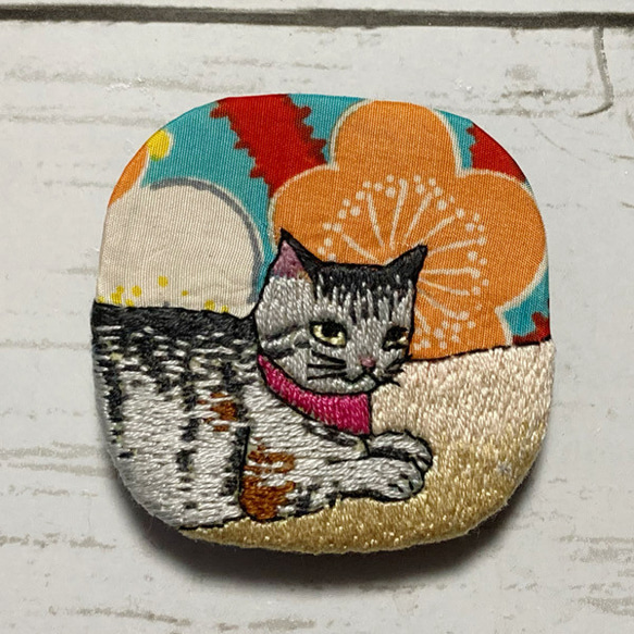 手刺繍オリジナルブローチ＊猫の休日 1枚目の画像