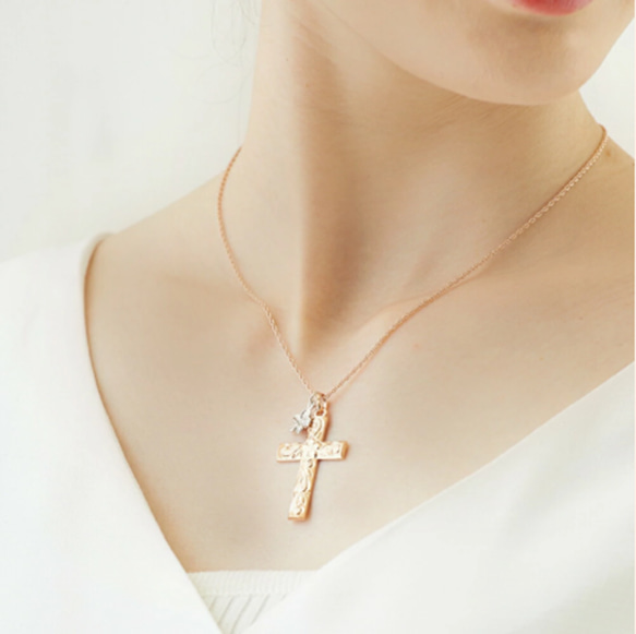 ネックレス ハワイアンペンダント クロス 十字架 プリメリア  選べるチャーム（チェーンと十字架の色：ピンクゴールド） 2枚目の画像