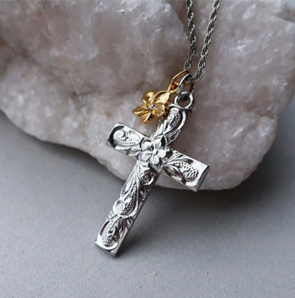 ネックレス ハワイアンペンダント クロス 十字架 プリメリア  選べるチャーム（チェーンと十字架の色：シルバー） 1枚目の画像