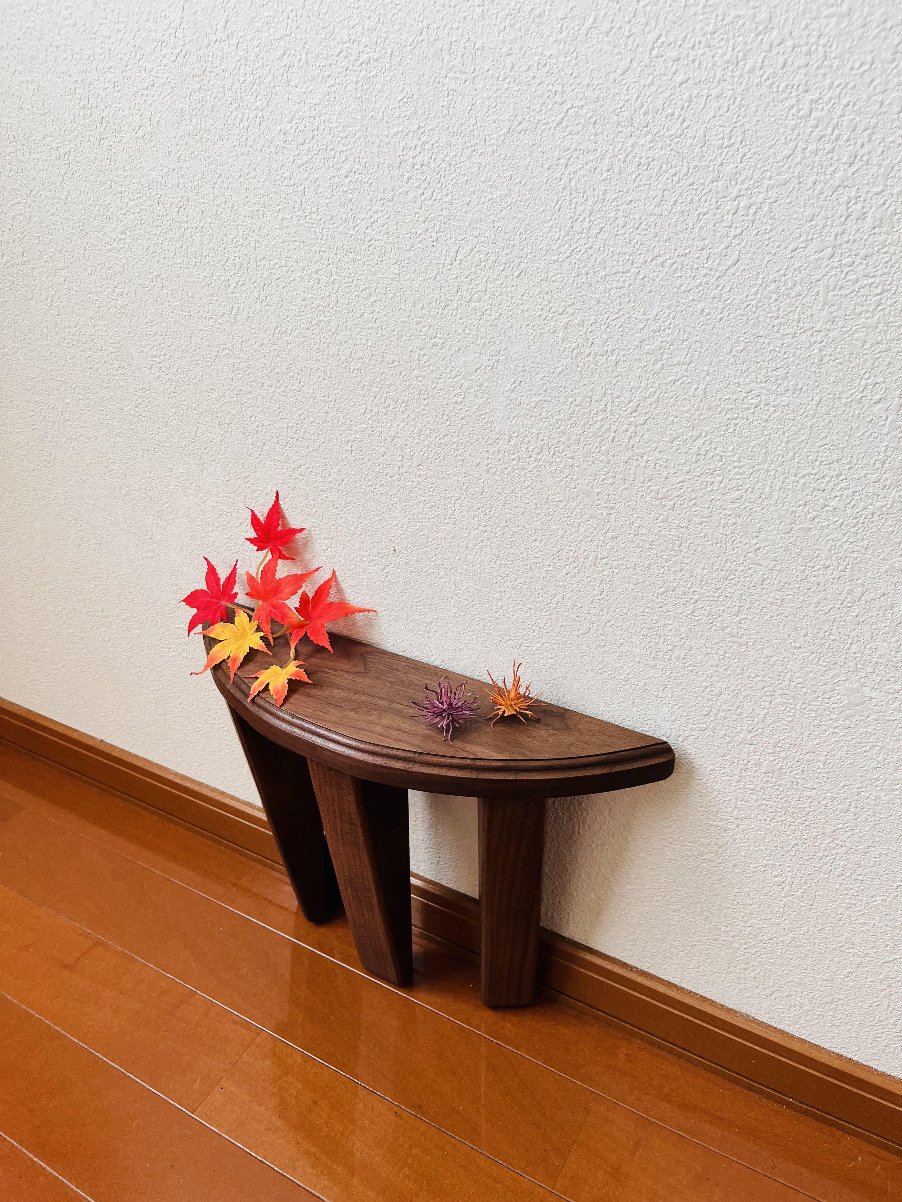 このシェルフも壁をすり抜けちゃった