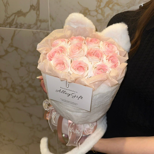 テレビで紹介 ピンクのグリッターローズも選べる 猫モチーフ花束 若者