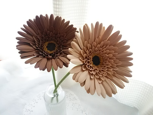 【實體限定】❁黏土花非洲菊2朵套裝，黑芯淺棕色、深棕色、室內花、斯堪的納維亞室內花❁ 第8張的照片