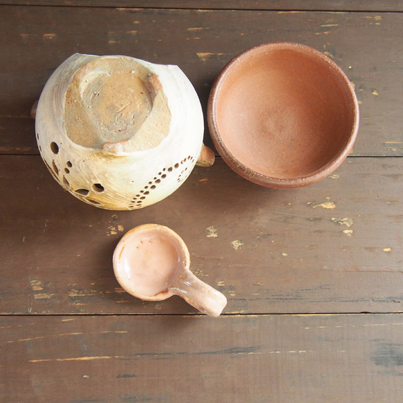 陶器ランプ通販やす波窯の陶器茶香炉『花火』は茶香炉兼灯りです（ko 09） 4枚目の画像