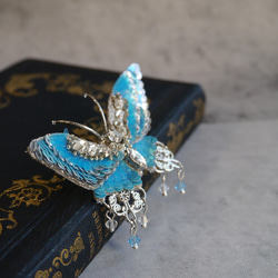 月夜の宝石蝶　オートクチュール刺繍ブローチ＆バッグチャーム（ブルー） 8枚目の画像