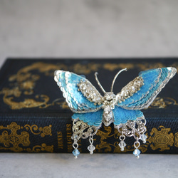 月夜の宝石蝶　オートクチュール刺繍ブローチ＆バッグチャーム（ブルー） 9枚目の画像