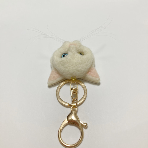 今季ブランド 羊毛フェルト 猫キーホルダー キーホルダー オッドアイ 白猫 フェルト
