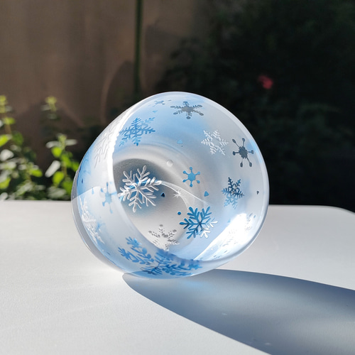 受注制作】雪の結晶 小さな雪玉丸 ぐい呑み サンドブラスト 冬グラス