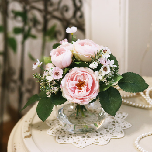 1年中楽しめる!!桜色のローズと小花のガラス器アレンジ/水替え不要  