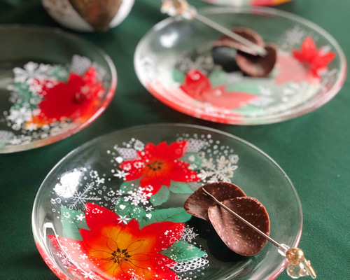 クリスマスに使いたい！！ポインセチア＆雪の結晶のケーキプレート 中