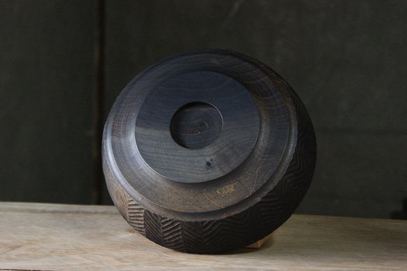 wooden bowl 22cm　彫刻模様のウッドボウル 4枚目の画像