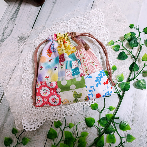 ☆パッチワークの２Wayトートバッグ☆巾着型ショルダーバッグ【Creema限定】 トートバッグ Yasu-ragi* 通販｜Creema(クリーマ)  17778605
