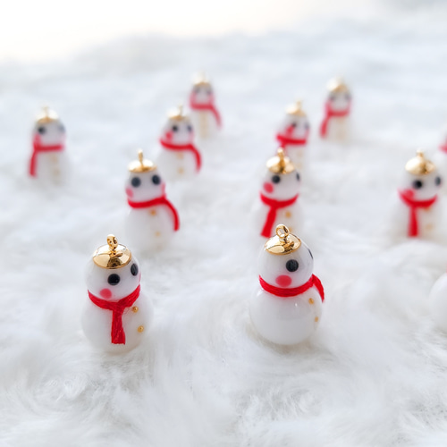 雪だるまの耳飾り（ピアス・イヤリング） イヤリング
