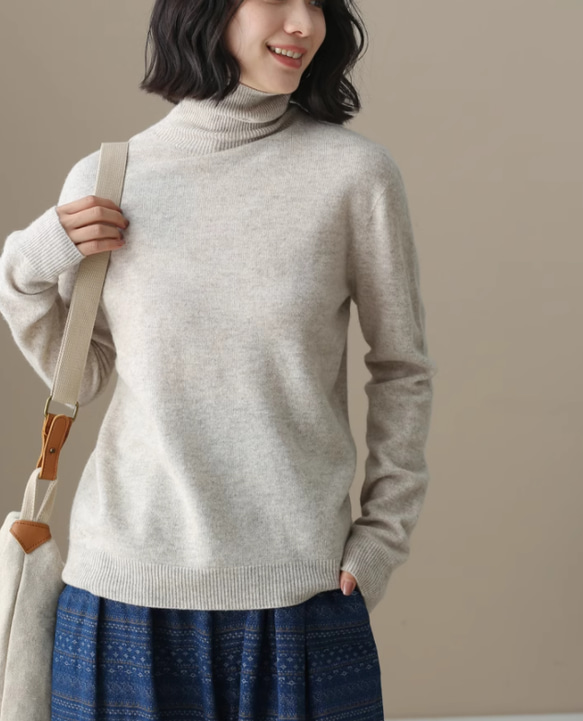 秋冬.100%ウールのセーター.  無地 手編み ラクダ色 重ね着 5枚目の画像