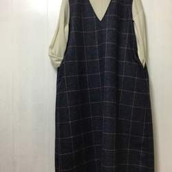 イギリス〜MOON社高級感溢れる生地のシンプルジャンパースカート‼️紺系チェック〜‼️総裏付き‼️ 2枚目の画像