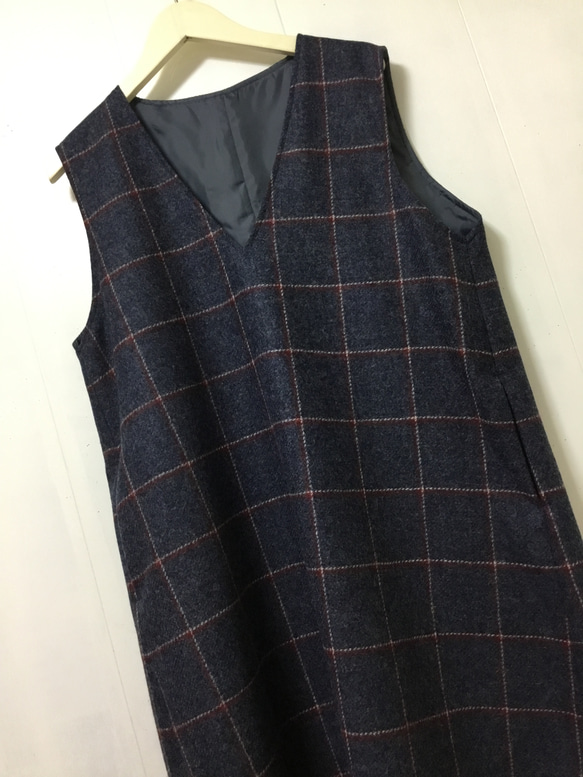イギリス〜MOON社高級感溢れる生地のシンプルジャンパースカート‼️紺系チェック〜‼️総裏付き‼️ 3枚目の画像