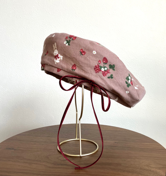 サイドリボン　うさぎと苺のコーデュロイベレー帽（ブラウン）　ベビー・キッズ 2枚目の画像