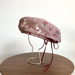 サイドリボン　うさぎと苺のコーデュロイベレー帽（ブラウン）　ベビー・キッズ 1枚目の画像