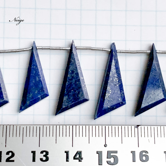 ラピスラズリAA++　フラットトライアングル２０×７×３mm 1粒　天然石パーツ 4枚目の画像