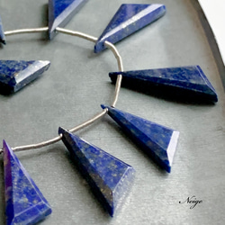 ラピスラズリAA++　フラットトライアングル２０×７×３mm 1粒　天然石パーツ 3枚目の画像