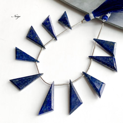 ラピスラズリAA++　フラットトライアングル２０×７×３mm 1粒　天然石パーツ 1枚目の画像