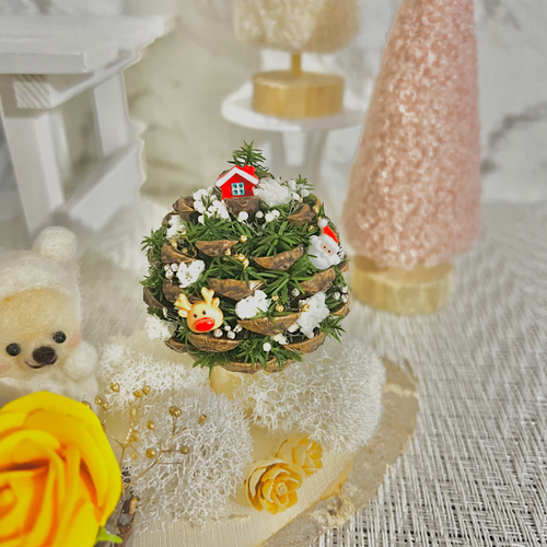 森のクリスマスパーティー松ぼっくりツリーとソープフラワーがポイント