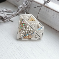 冬のDiamondB*ビーズ刺繍ブローチ 2枚目の画像