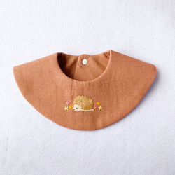 ハンドメイド刺繍スタイ】浮き輪ぷかぷかうさぎさん刺繍スタイ