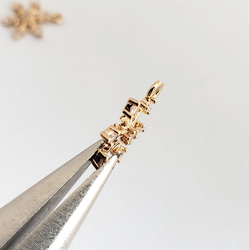 2個 雪 結晶 長持ちメッキ クリスマス キュービックジルコニア パーツ チャーム/ゴールド（C2-451） 3枚目の画像