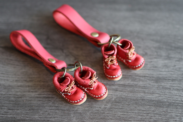 【客製化刻字】手工迷你皮革小靴子系列2 小鞋子吊飾 聖誕禮物 第15張的照片