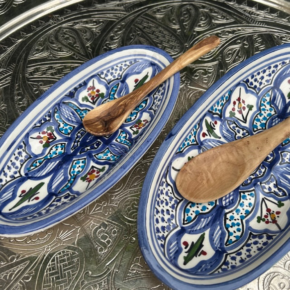 チュニジア・ナブールの陶器　大きさ違いのオバール皿　2枚セット　澄んだブルーが印象的 69 4枚目の画像