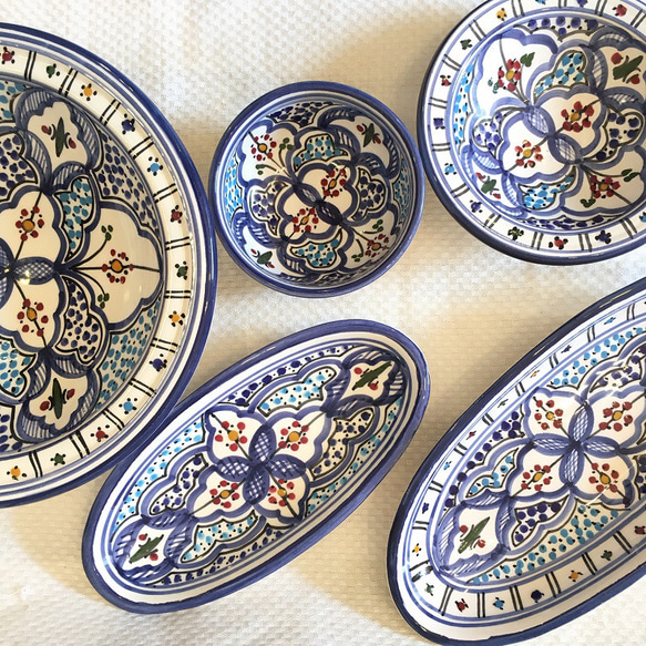 チュニジア・ナブールの陶器　大きさ違いのオバール皿　2枚セット　澄んだブルーが印象的 69 12枚目の画像