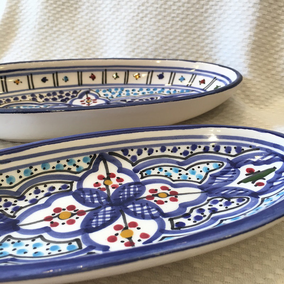 チュニジア・ナブールの陶器　大きさ違いのオバール皿　2枚セット　澄んだブルーが印象的 69 10枚目の画像