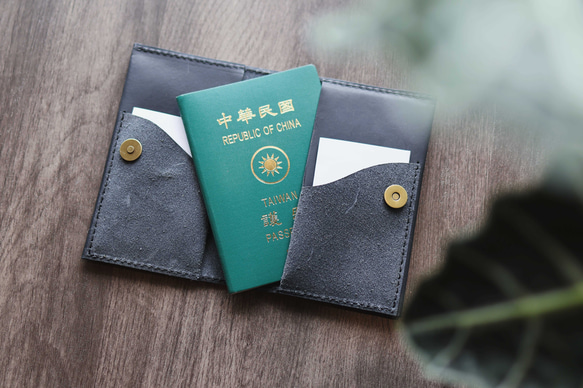 【客製化名字】簡約植鞣革 真皮護照套 護照夾 3色 第2張的照片