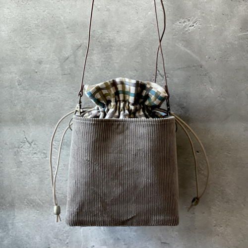 正規品 ミナペルホネン タンバリン クッション 大 コーデュロイ navy