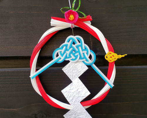 山百合や水引、南天に若松を束ねた 和モダンなお正月飾り 御飾り 山百合や水引、南天に若松を束ねた 和モダンなお正月飾り 御飾り