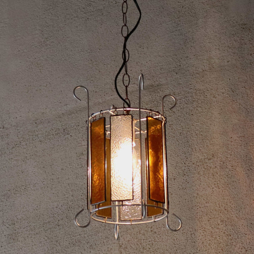 ヴィンテージアンバーガラス＆梨地ガラスのステンドグラスペンダント