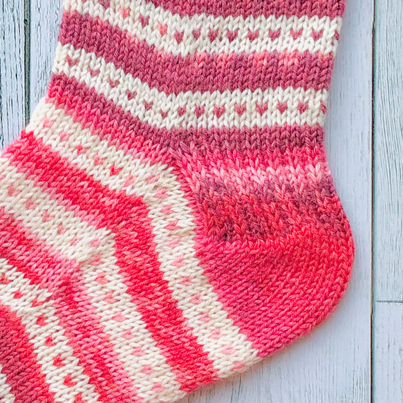 つぶハートが可愛い オパール毛糸の手編み靴下・ピンク 4枚目の画像