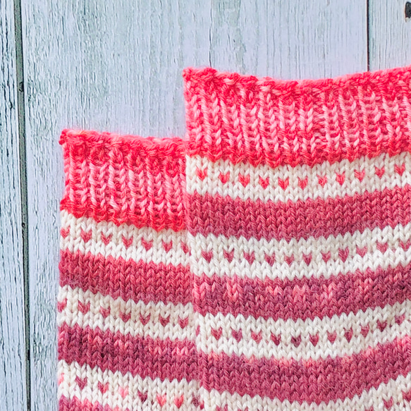つぶハートが可愛い オパール毛糸の手編み靴下・ピンク 5枚目の画像