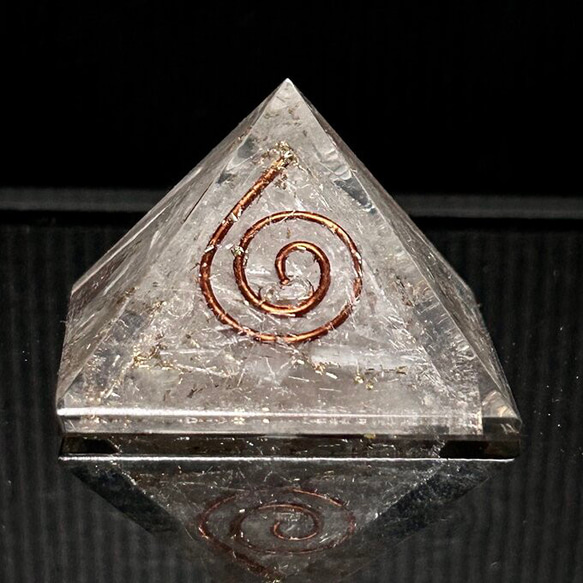 ピラミッド型　オルゴナイト　天然石　セレナイト　25ｍｍ　天然石インテリア・置物として　プチプレゼントにも 5枚目の画像