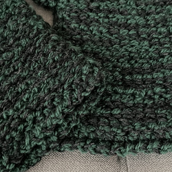 アフガン編みのハンドウォーマー　濃緑 4枚目の画像