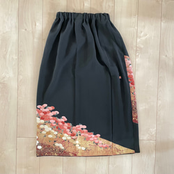 黒留袖リメイク 光琳菊　ロングスカート　正絹　フリーサイズ  大きなサイズ 8枚目の画像