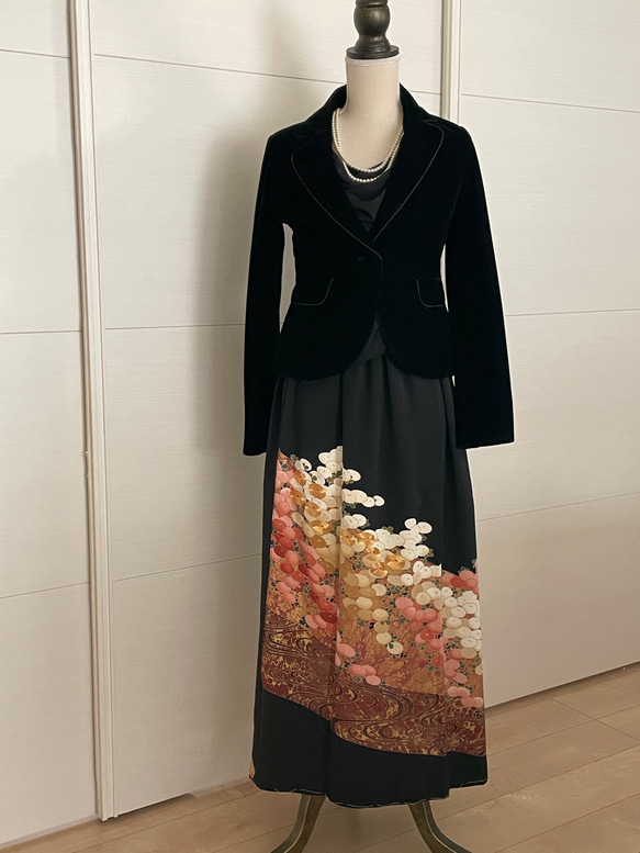 黒留袖リメイク 光琳菊　ロングスカート　正絹　フリーサイズ  大きなサイズ 6枚目の画像